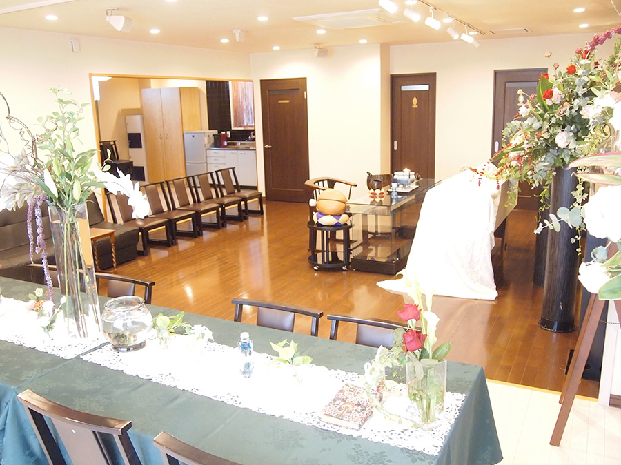 ファミリーホール港南台、リビングから見た式場の風景