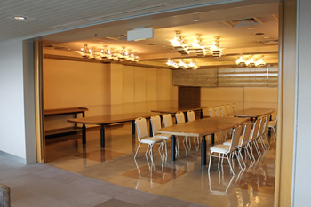 ファミリーホール港南台、西寺尾会堂1日家族葬プラン・ご親族控室