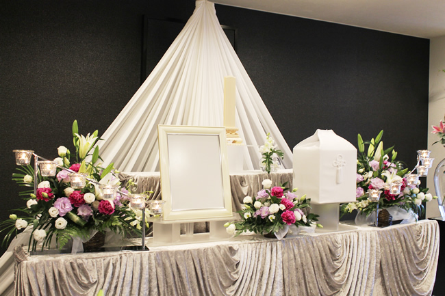 ファミリーホール港南台、法事用祭壇一式33,000円