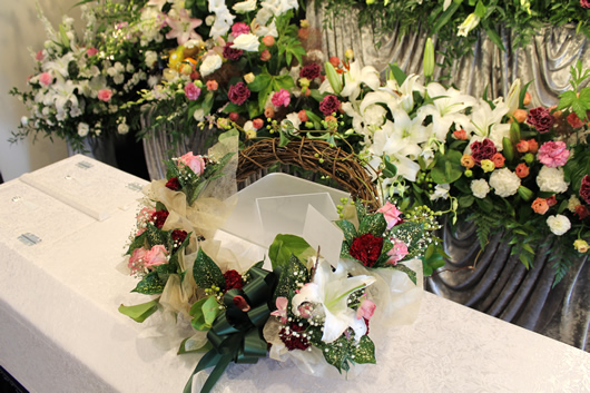 ファミリーホール港南台より棺上花のご案内、永久19,800円