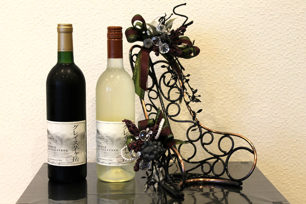 ファミリーホール港南台、供物ワイン2本6,600円